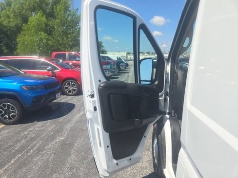 Used 2025 RAM ProMaster 2500 w/ Convenience Group FWD image 14
