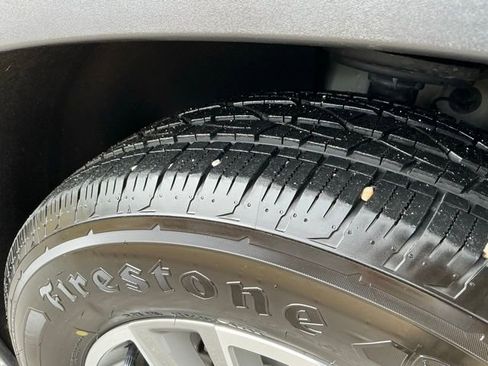 Used 2023 Chevrolet Traverse LT image 11