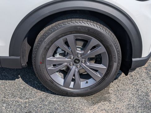 New 2025 Ford Explorer Active w/ Active Comfort Package image 6