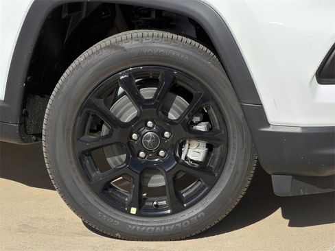 New 2026 Jeep Compass Latitude image 8