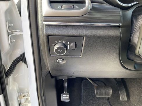 Used 2022 Jeep Grand Cherokee Limited image 15