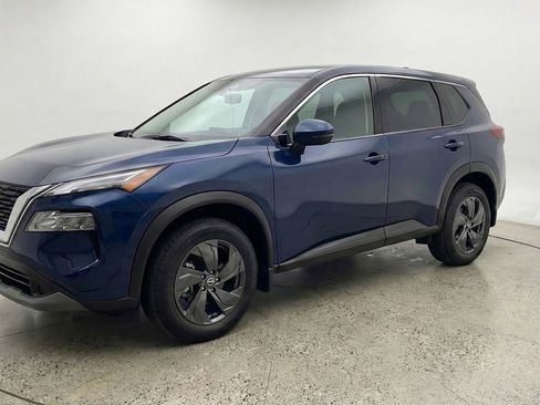 Used 2025 Nissan Rogue SV AWD/4WD image 3