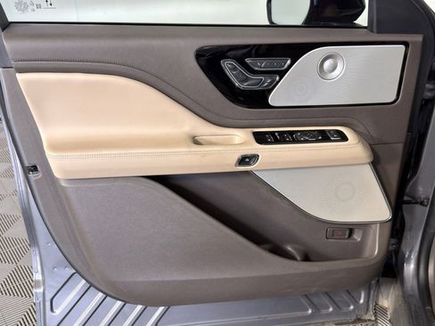 Used 2022 Lincoln Aviator Reserve w/ Equipment Group 201A image 11