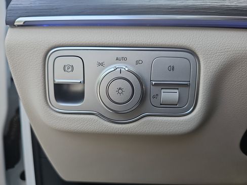 New 2026 Mercedes-Benz GLS 450 4MATIC image 28