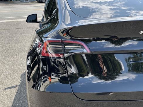 Used 2024 Tesla Model Y Long Range AWD/4WD image 12