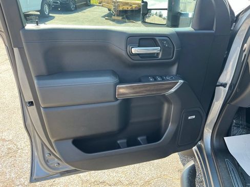 Used 2020 Chevrolet Silverado 1500 LT Trail Boss AWD/4WD image 9