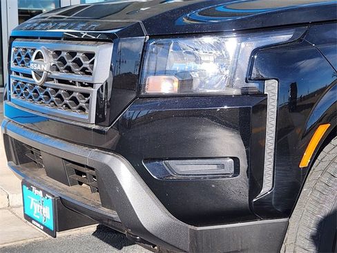 Used 2024 Nissan Frontier SV image 8