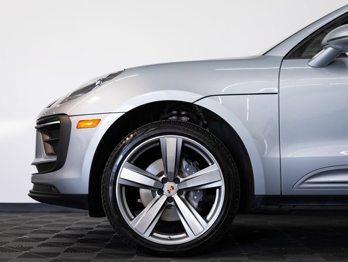 Certified 2024 Porsche Macan AWD/4WD image 13