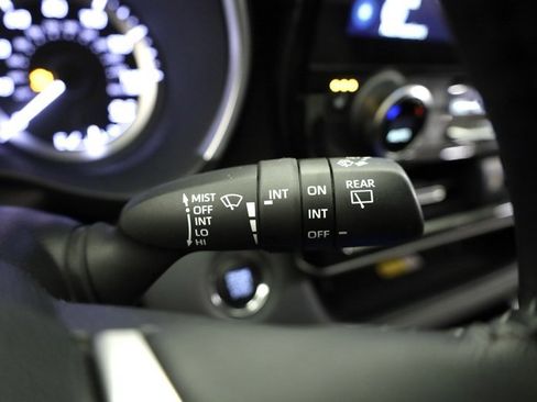 Certified 2023 Toyota Highlander XLE image 29