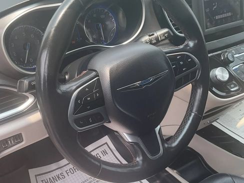 Used 2020 Chrysler Pacifica Touring-L FWD image 18