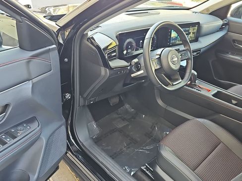 Used 2025 Nissan Kicks SR FWD image 10