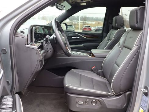 Used 2024 Cadillac Escalade Premium Luxury image 14