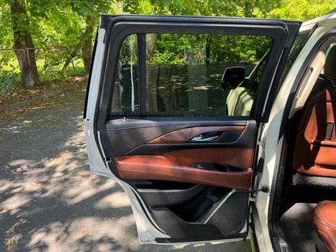 Used 2015 Cadillac Escalade Premium AWD/4WD image 14