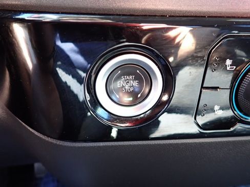 Used 2024 Chevrolet Silverado 1500 LT AWD/4WD image 18