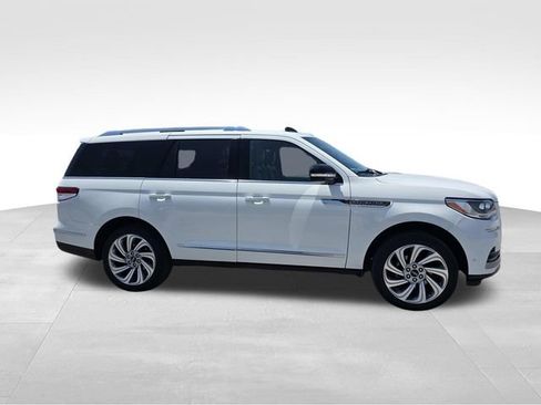 Certified 2022 Lincoln Navigator Reserve RWD image 2