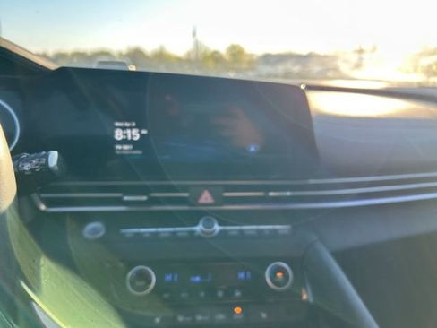 Used 2024 Hyundai Elantra Limited FWD image 7