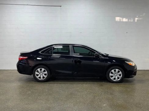 Used 2017 Toyota Camry LE FWD image 2