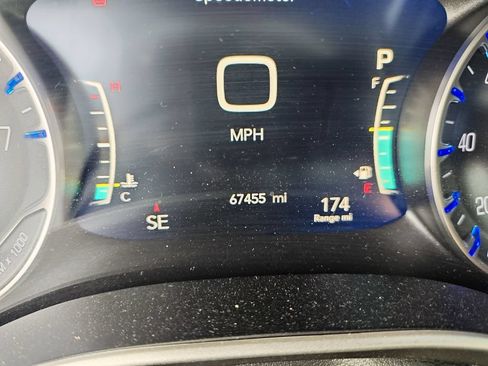 Used 2023 Chrysler Pacifica Touring-L FWD image 19