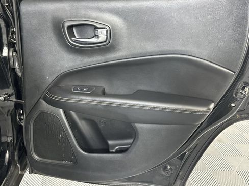 Used 2019 Jeep Compass Latitude FWD image 31