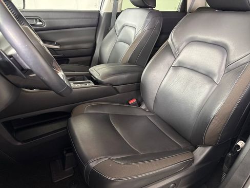 Used 2023 Nissan Pathfinder SL image 11