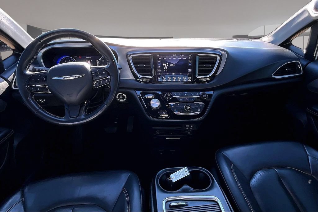 Used 2020 Chrysler Pacifica Touring-L Plus w/ Advanced Safetytec Group FWD image 15