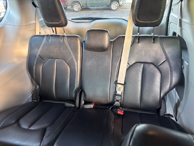 Used 2023 Chrysler Pacifica Touring-L FWD image 28