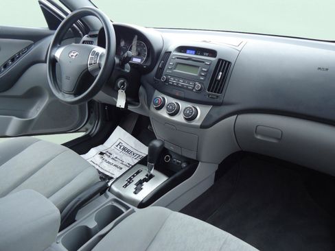 Used 2010 Hyundai Elantra GLS FWD image 23