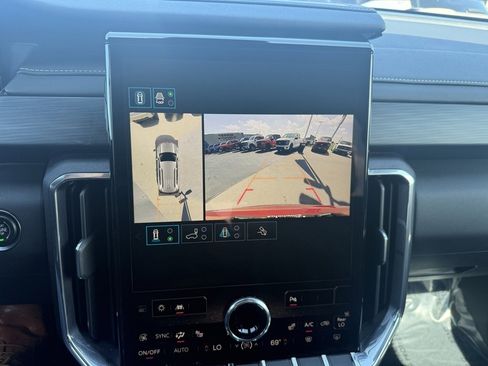 Used 2024 GMC Acadia Elevation image 17