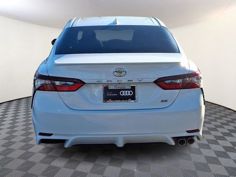 Used 2022 Toyota Camry SE image 5
