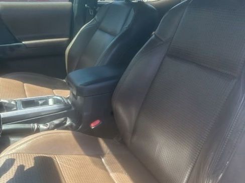 Used 2017 Toyota Tacoma Limited w/ Tow Package image 9