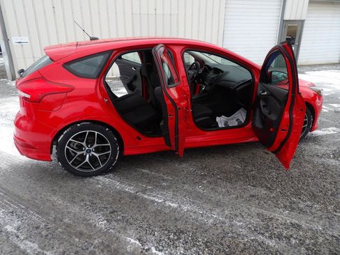 Used 2015 Ford Focus SE w/ SE Sport Package image 6