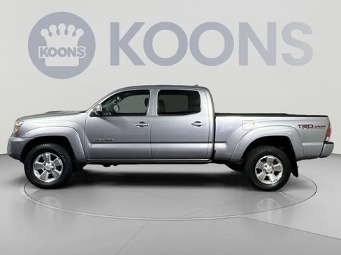 Used 2015 Toyota Tacoma 4x4 Double Cab w/ TRD Sport Package image 2