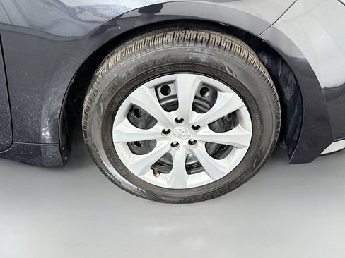 Used 2022 Toyota Corolla LE image 31