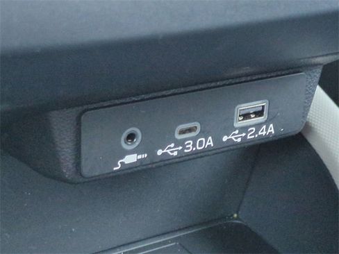 Used 2025 Subaru Forester Premium image 26