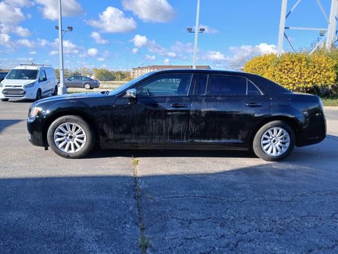 Used 2013 Chrysler 300 image 4