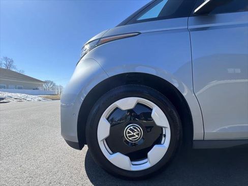 New 2025 Volkswagen ID. Buzz Pro S RWD image 10