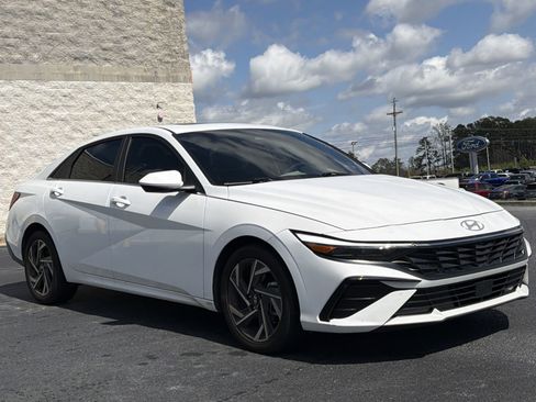 Used 2024 Hyundai Elantra SEL w/ Convenience Package image 7