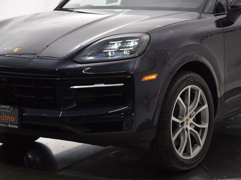 Used 2024 Porsche Cayenne AWD/4WD image 11