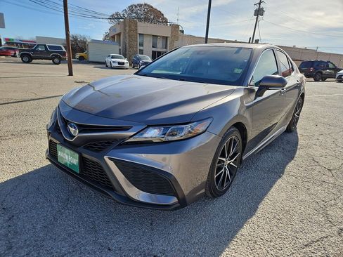 Used 2023 Toyota Camry SE image 4