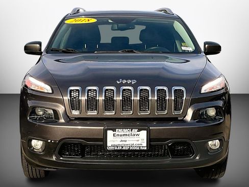 Used 2018 Jeep Cherokee Latitude Plus w/ Comfort/Convenience Group image 3