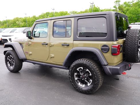 Used 2025 Jeep Wrangler Unlimited Rubicon AWD/4WD image 6