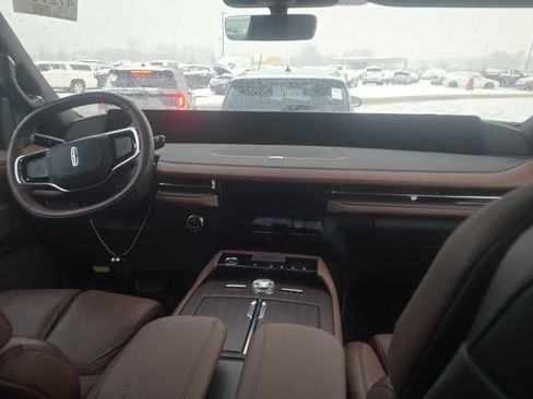 Used 2025 Lincoln Navigator L Reserve image 13