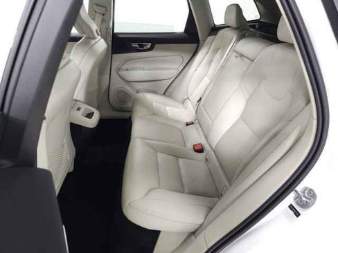 Used 2024 Volvo XC60 B5 Core w/ Protection Package Premier image 31