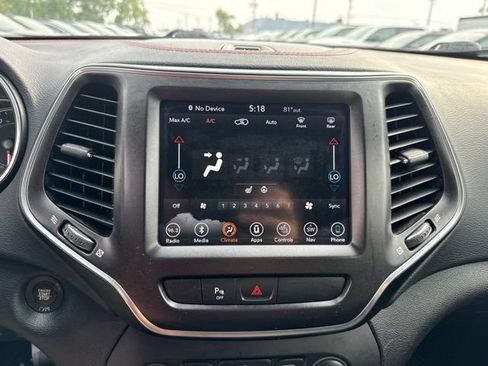 Used 2019 Jeep Cherokee Trailhawk w/ Cold Weather Group AWD/4WD image 19