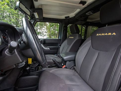 Used 2015 Jeep Wrangler Unlimited Sahara w/ Dual Top Group image 10