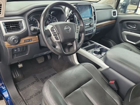 Used 2020 Nissan Titan SL w/ Moonroof Package AWD/4WD image 18