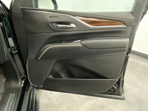 Used 2022 Cadillac Escalade ESV Luxury AWD/4WD image 36