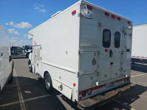 Used 2009 GMC Savana 3500 RWD image 4