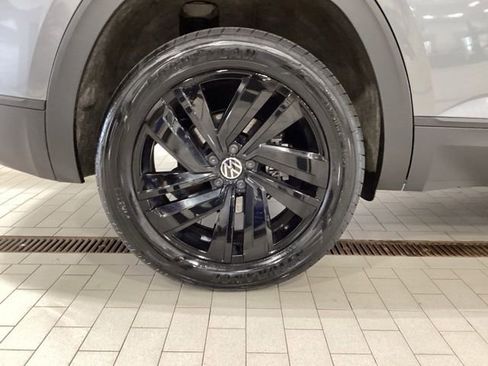 Used 2023 Volkswagen Atlas Cross Sport SE w/ Black Wheel Package AWD/4WD image 25