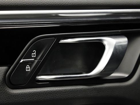 Certified 2021 Porsche Macan AWD/4WD image 27